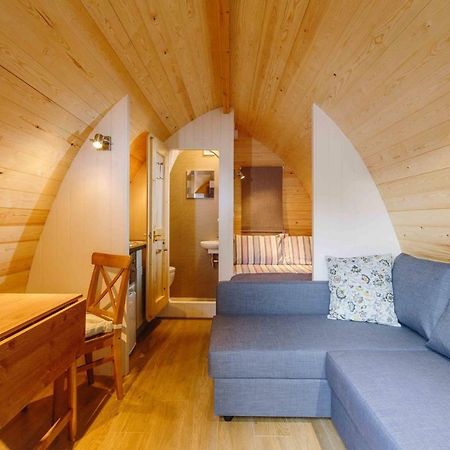 Mallow Glamping Pod Челтнъм Екстериор снимка